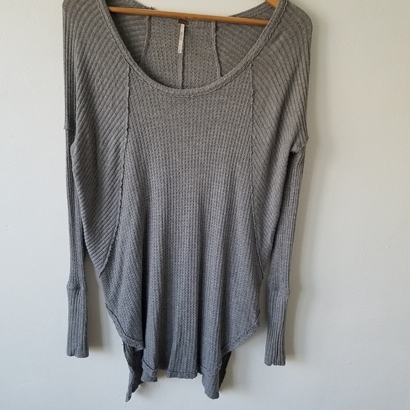 𝅺FREE People Grey Thermal Oversized Longsleeve Pull-over Slouchy Top Size Small - Picture 7 of 10